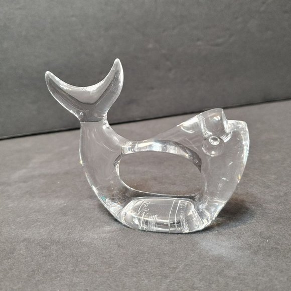 Vintage Bijan Lucite Napkin Rings, Set of 4, 1980 Clear Acrylic Fish Whale Beach - Picture 4 of 5